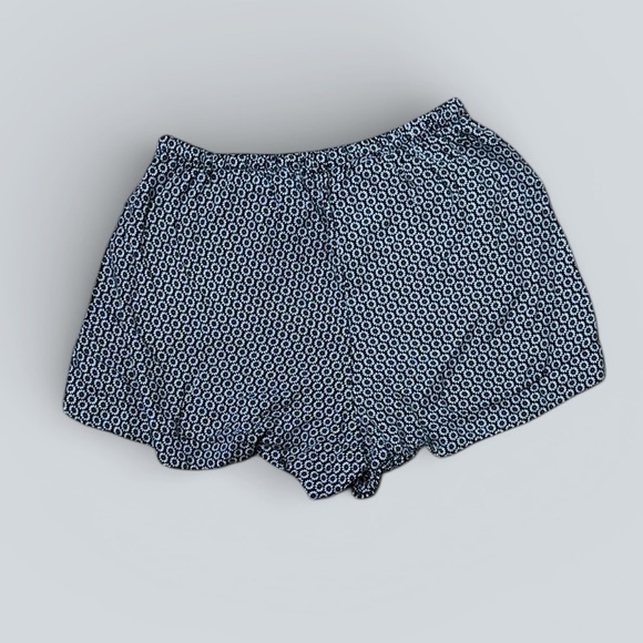 Brandy Melville Black & White Floral Shorts - Picture 4 of 4